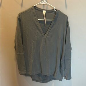 Lululemon Back In Action long sleeve v-neck